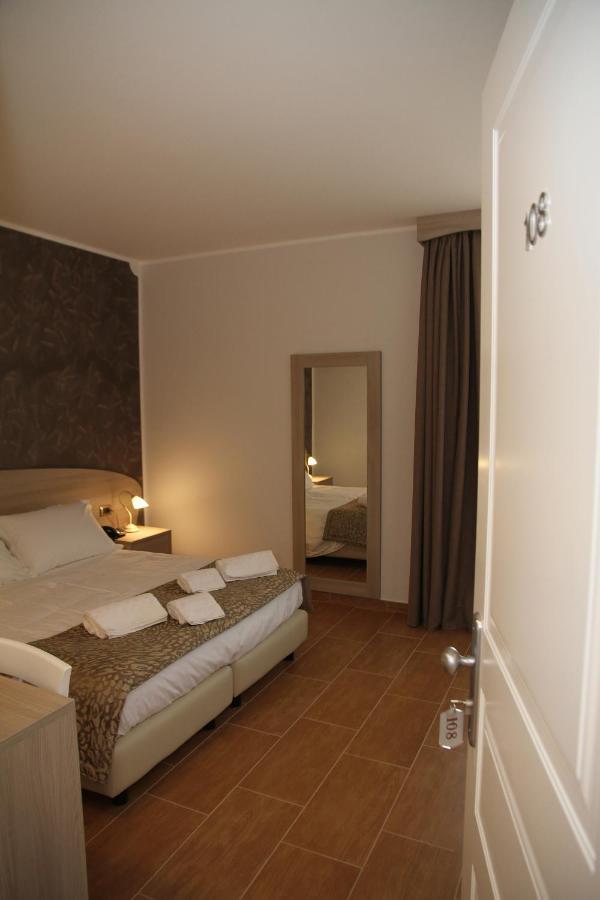Monte San Giovanni-nebrodi Hotel